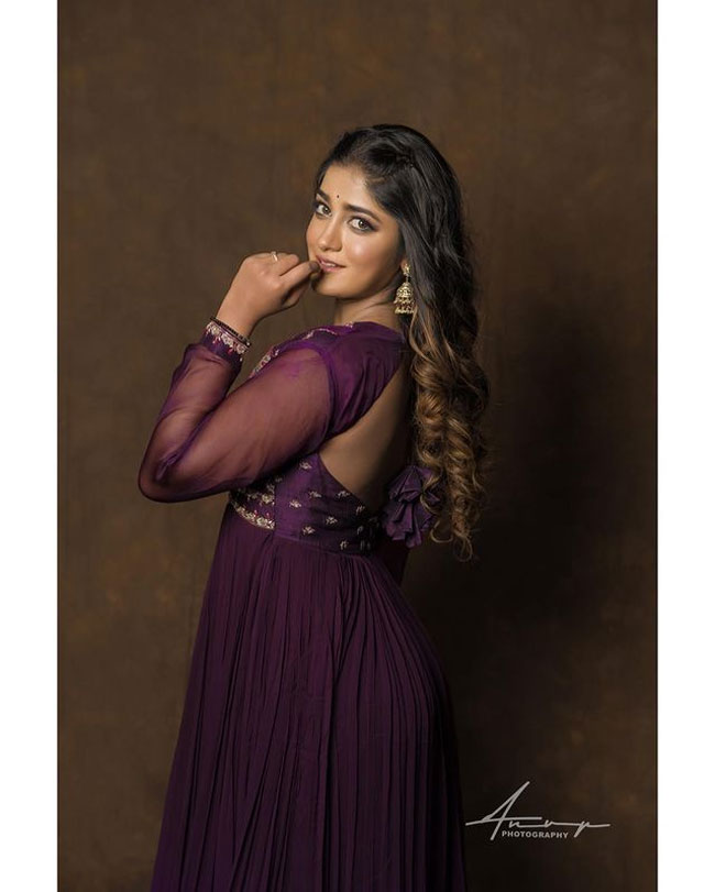 Staggering Poses Of Dimple Hayathi